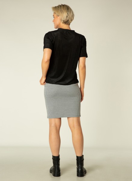 E001129-1001-BlackWhite-Back-44420